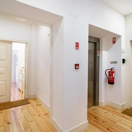 Whome Intendente Modern 1-bed With Lift In Notch Location * ליסבון