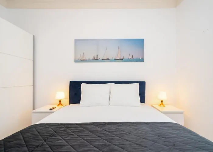 Whome Intendente Modern 1-bed With Lift In Notch Location Lisboa